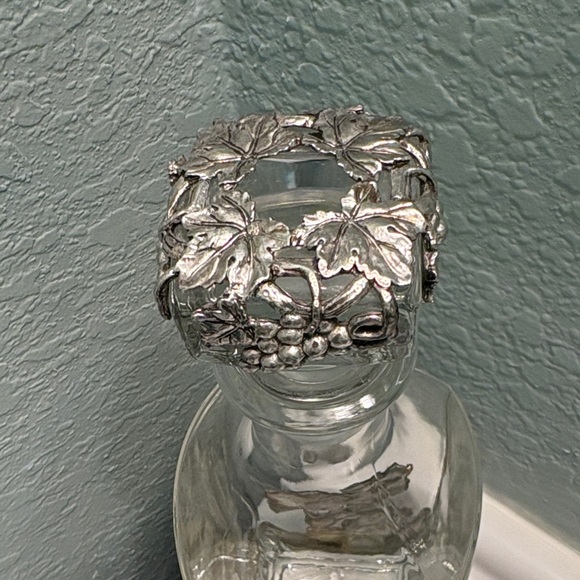 Vintage Arthur Court Glass Decanter with Rabbit &Grape Pattern in Aluminum - Picture 4 of 10